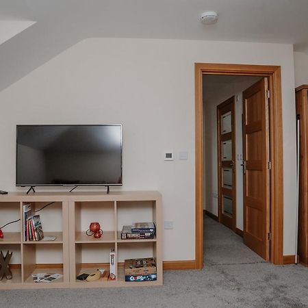 טראוברידג' Lovely New 1 Bedroom Loft Apartment With On Drive Parking מראה חיצוני תמונה