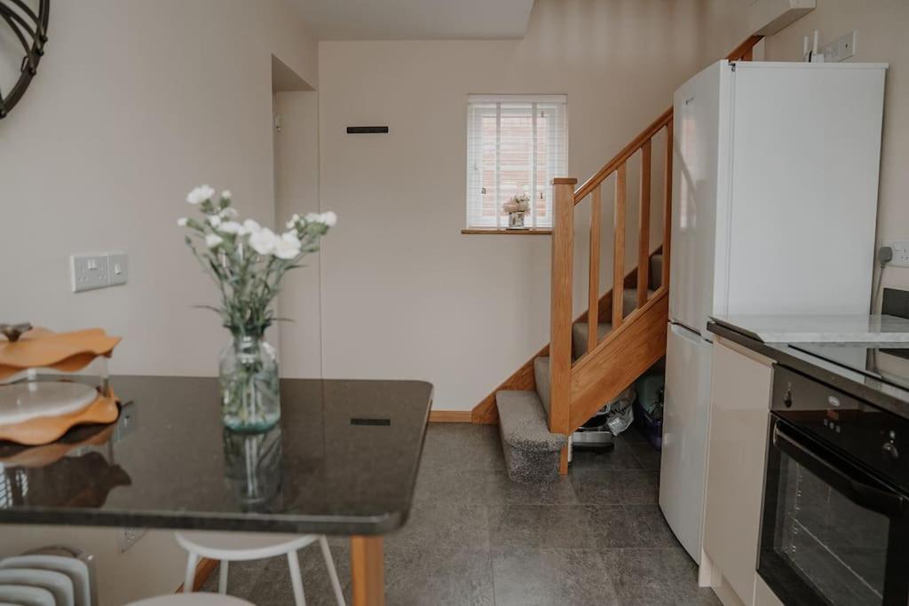 טראוברידג' Lovely New 1 Bedroom Loft Apartment With On Drive Parking מראה חיצוני תמונה