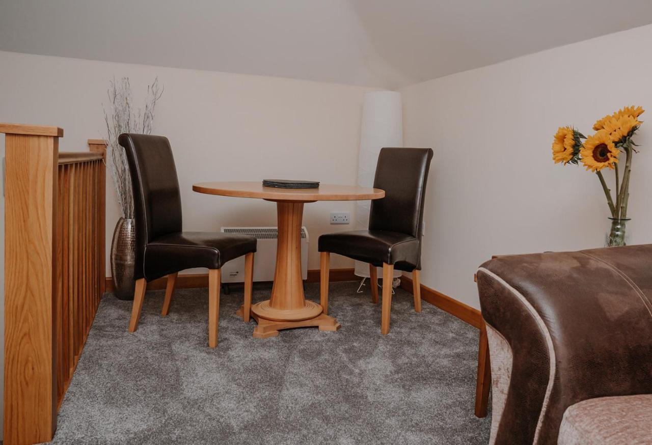 טראוברידג' Lovely New 1 Bedroom Loft Apartment With On Drive Parking מראה חיצוני תמונה
