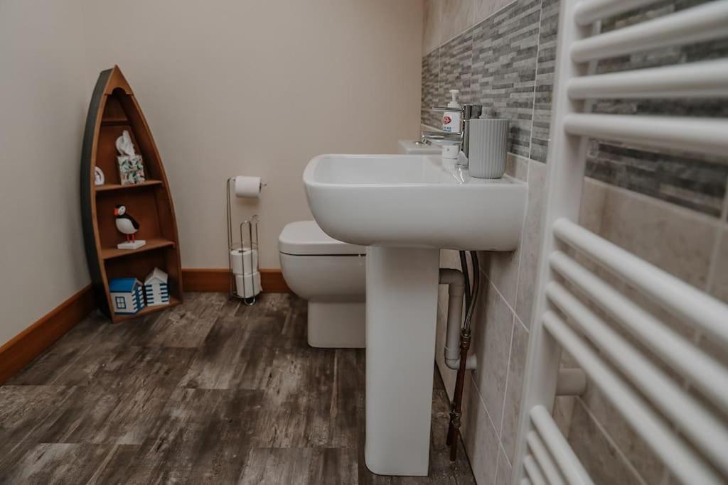 טראוברידג' Lovely New 1 Bedroom Loft Apartment With On Drive Parking מראה חיצוני תמונה