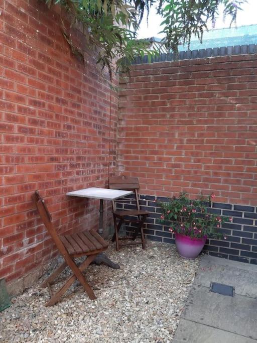 טראוברידג' Lovely New 1 Bedroom Loft Apartment With On Drive Parking מראה חיצוני תמונה
